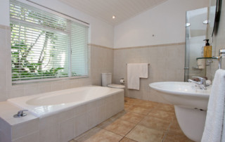 Master-Bedroom-bathroom-Pic-2