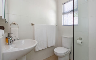 Second-Bedroom-bathroom