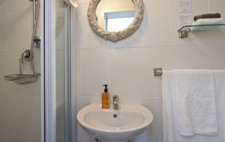 Third-Bedroom-bathroom